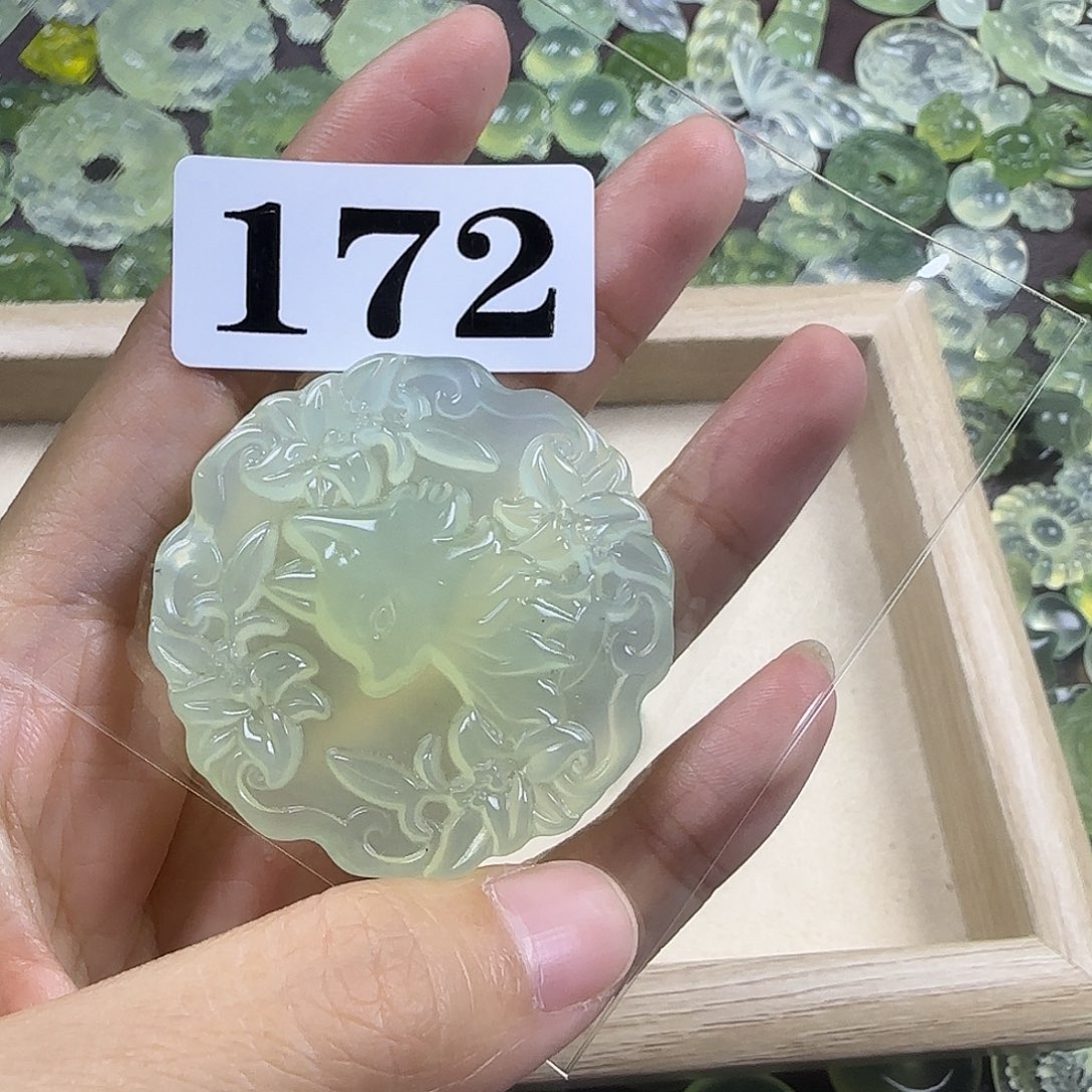 莫***奈蛇纹石玉未镶嵌岫玉吊坠