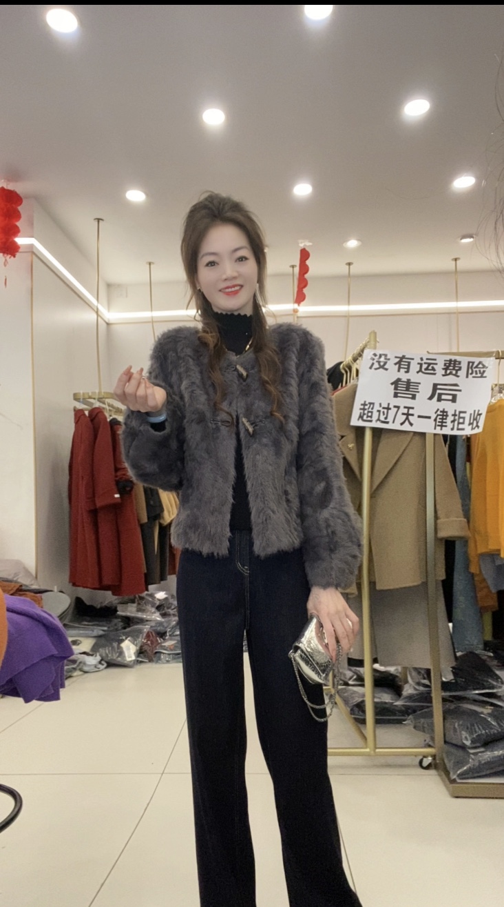 2025新款冬季时尚气质保暖毛毛外套