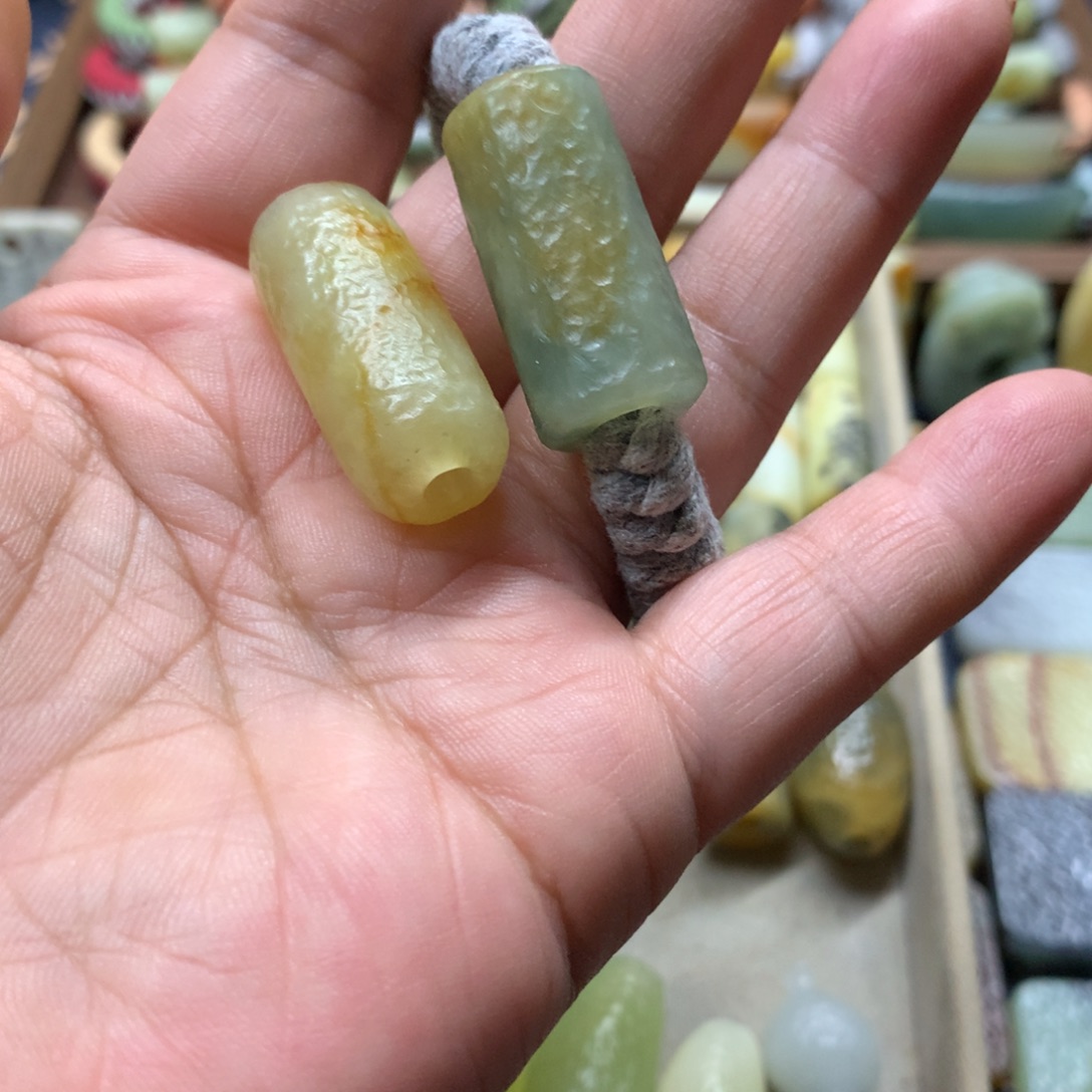 地***者蛇纹石玉未镶嵌颈饰