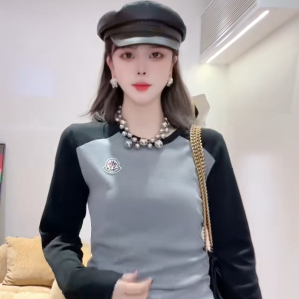 修身圆领T恤运动风长袖休闲烫印短款显瘦女插肩袖