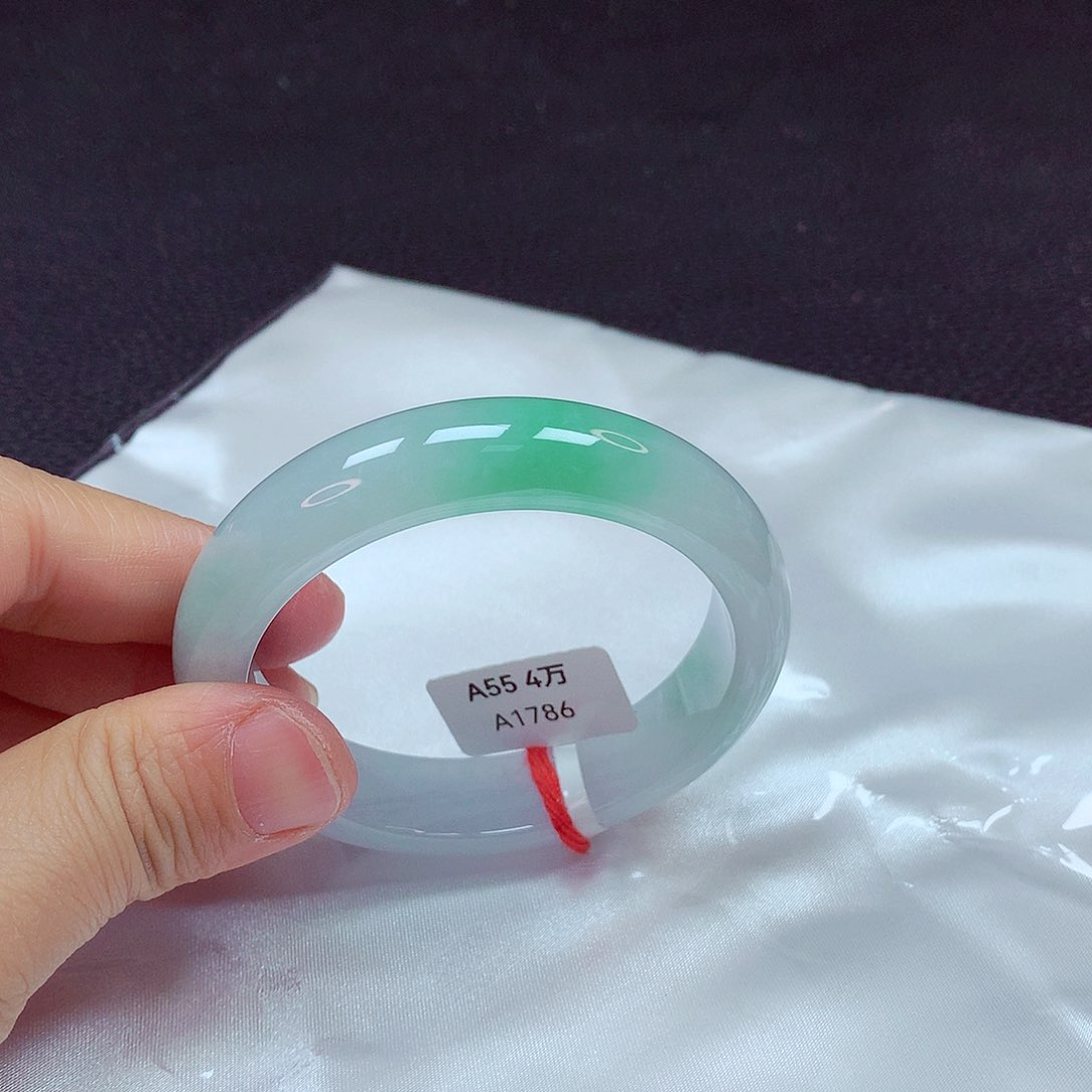 翡翠手镯未镶嵌手镯55