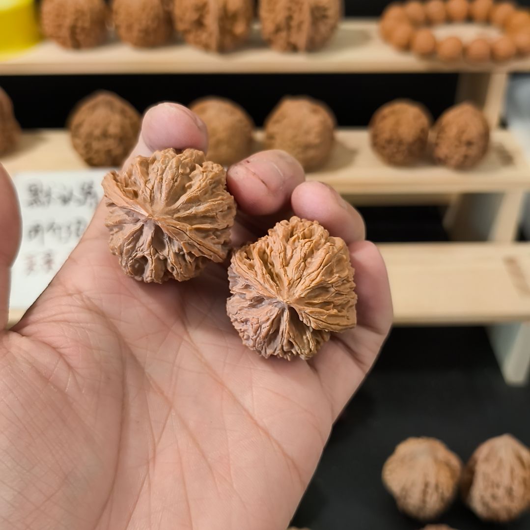 破***圆文玩核桃吊坠38苹果园有黄