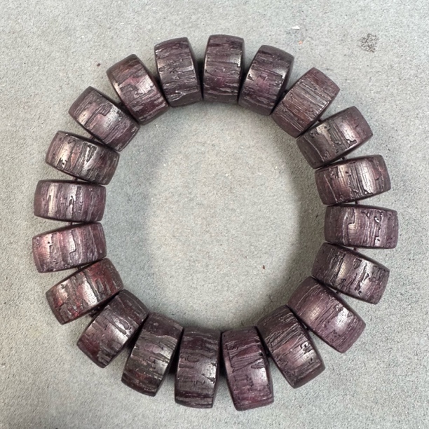 B77沉木桶珠手串