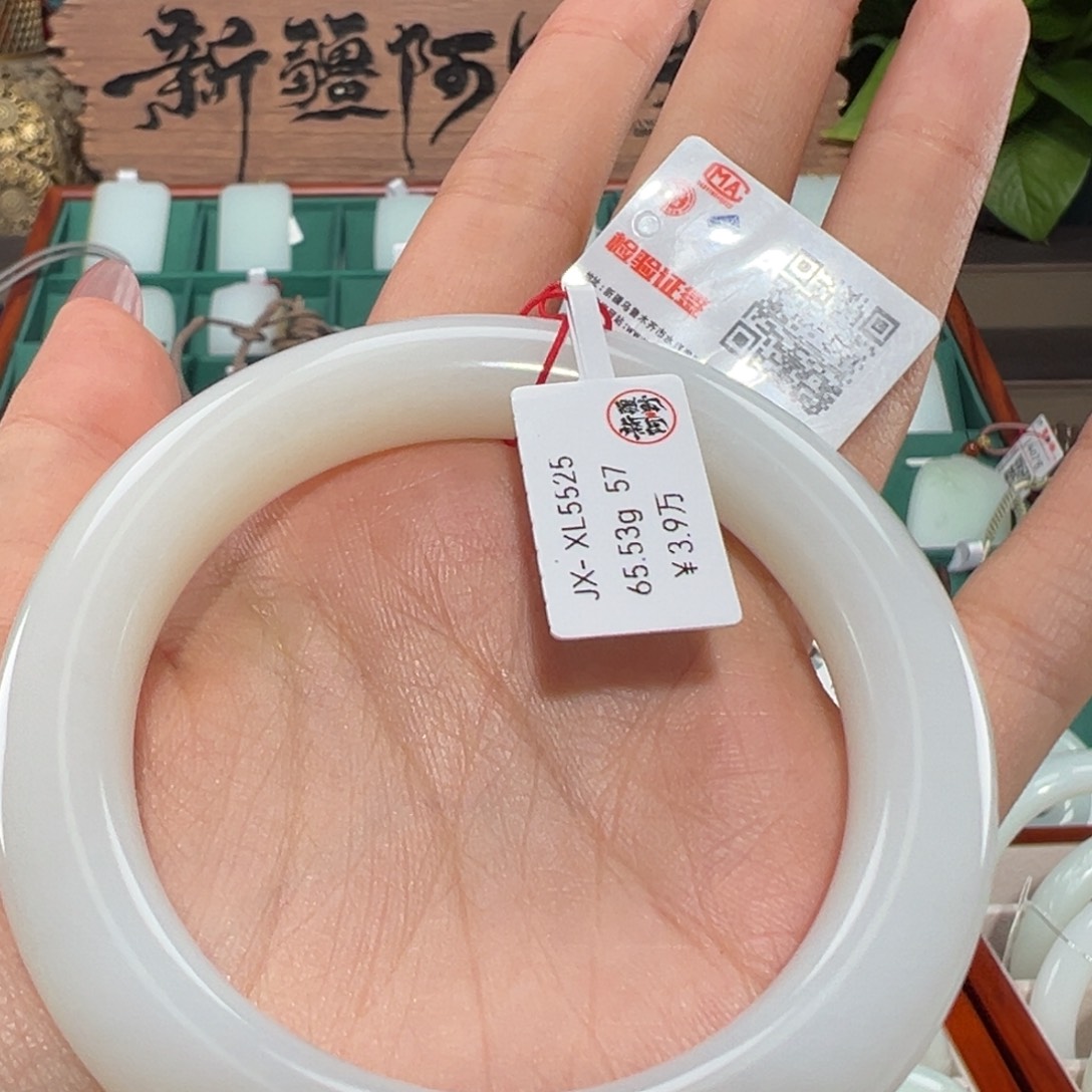 未镶嵌手镯和田玉羊脂白玉手镯