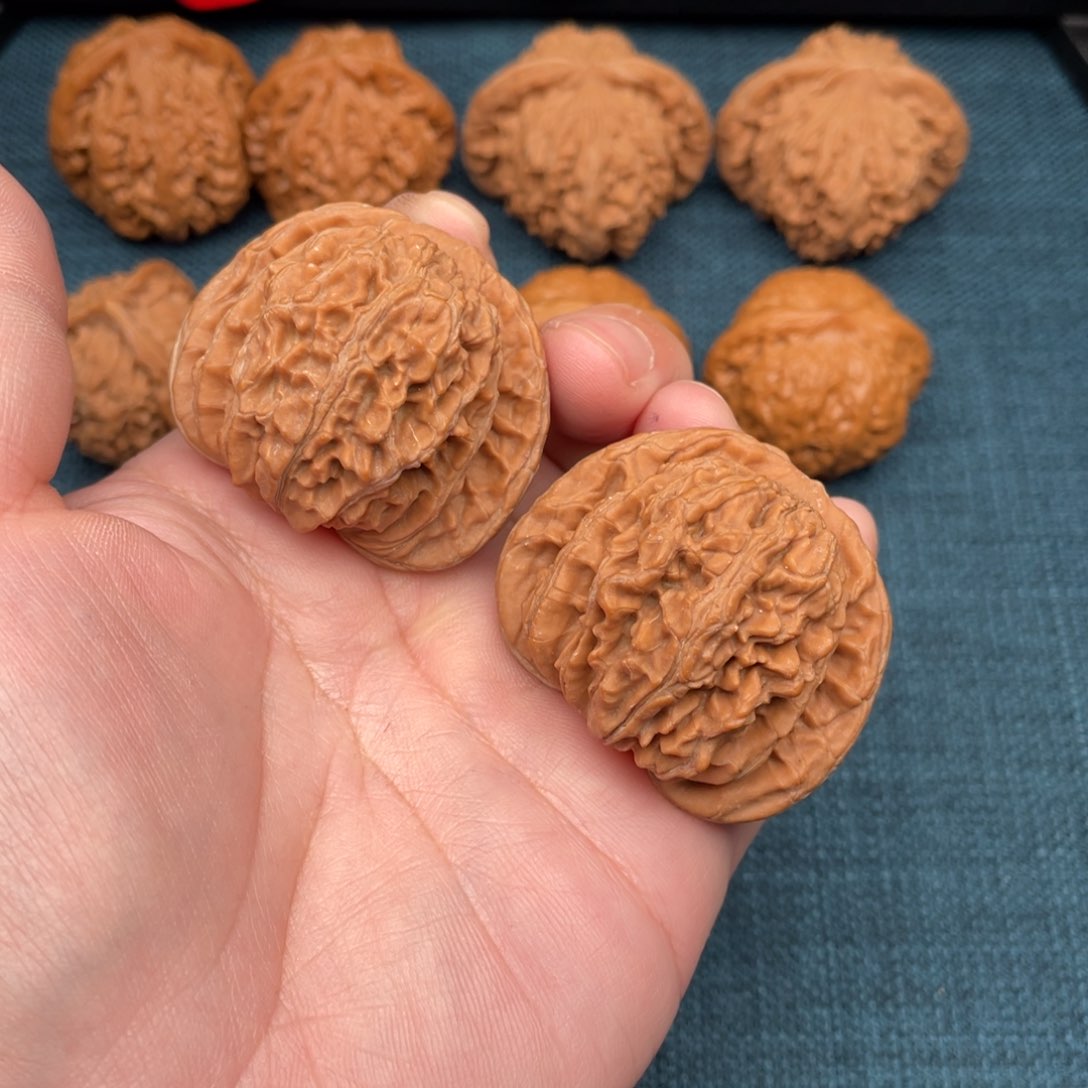 文玩核桃把件全品红皮四座楼44