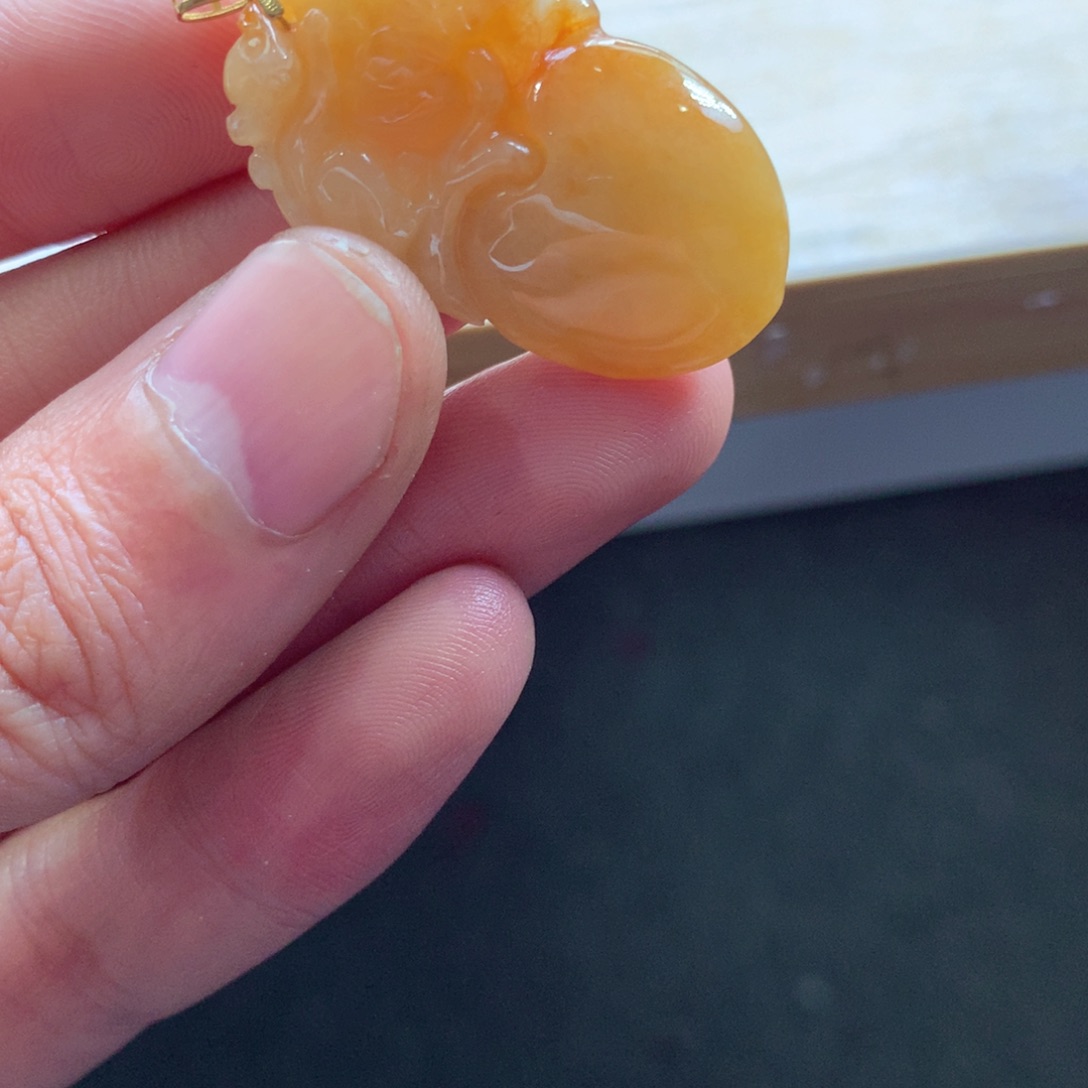 翡翠颈饰18K金镶嵌吊坠