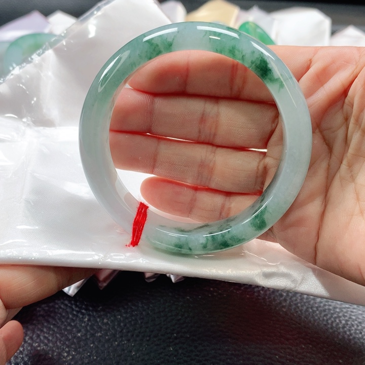 翡翠手镯未镶嵌5757575656