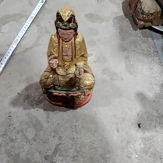 扫***僧黄色的装饰品摆件的