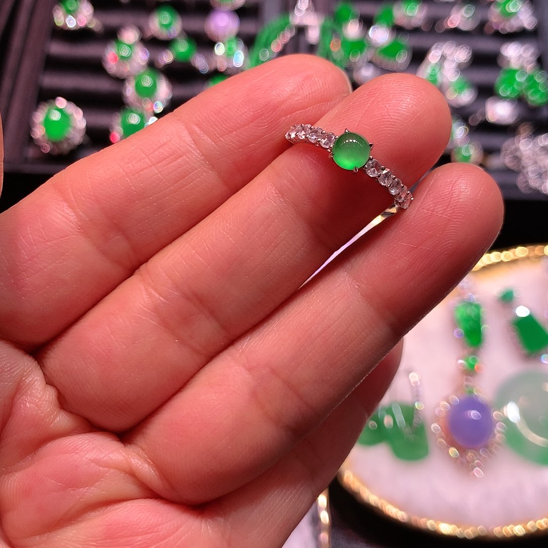 翡翠吊坠(不含链)18K金镶嵌冰起光阳绿戒指