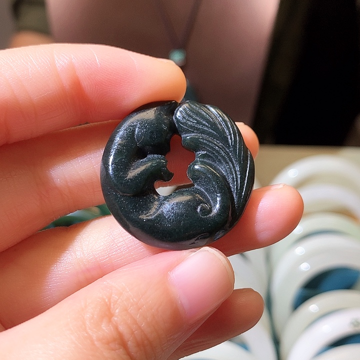 吊坠(赠链)未镶嵌和田玉（青玉）