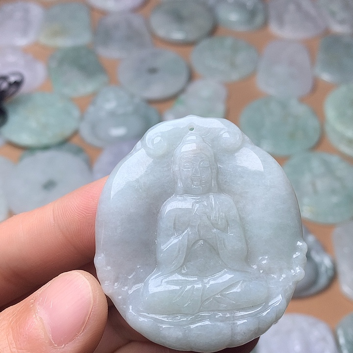 翡翠未镶嵌颈饰阿弥陀佛、石纹