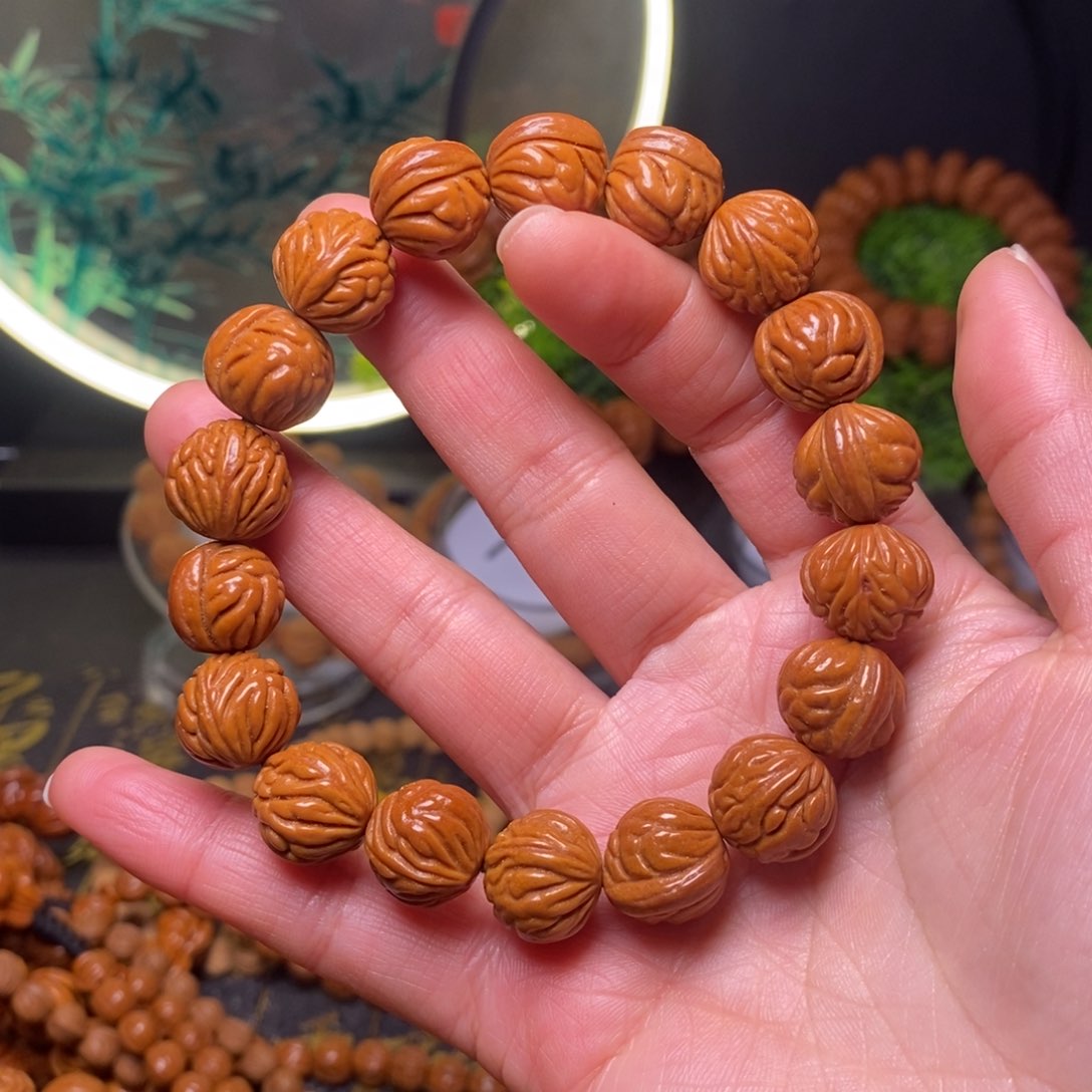 【闪购商品】手串桃核松**月