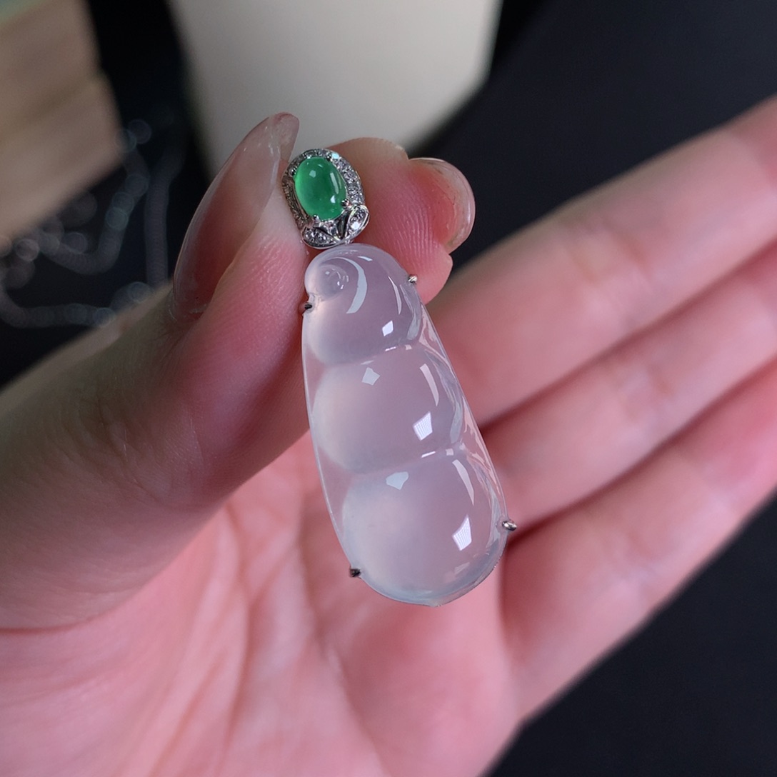 翡翠颈饰18K金镶嵌福豆