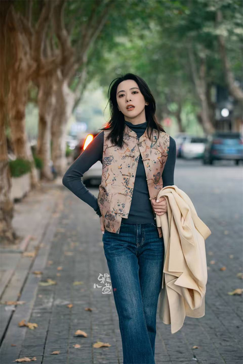 雅儿萱 2025 小立领五盘扣中式口袋马甲 定制