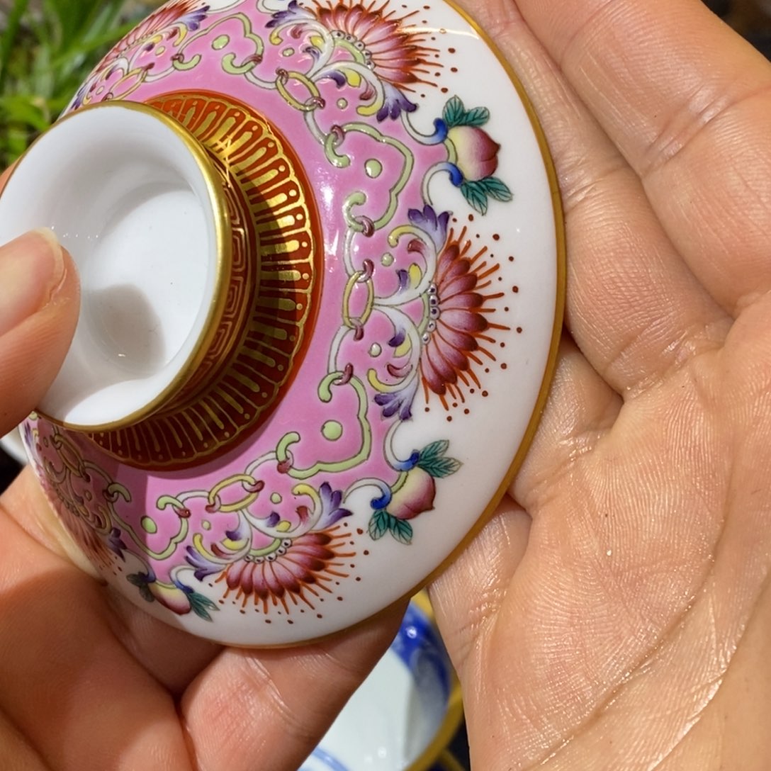 摆件上****铺收费粉彩盖碗