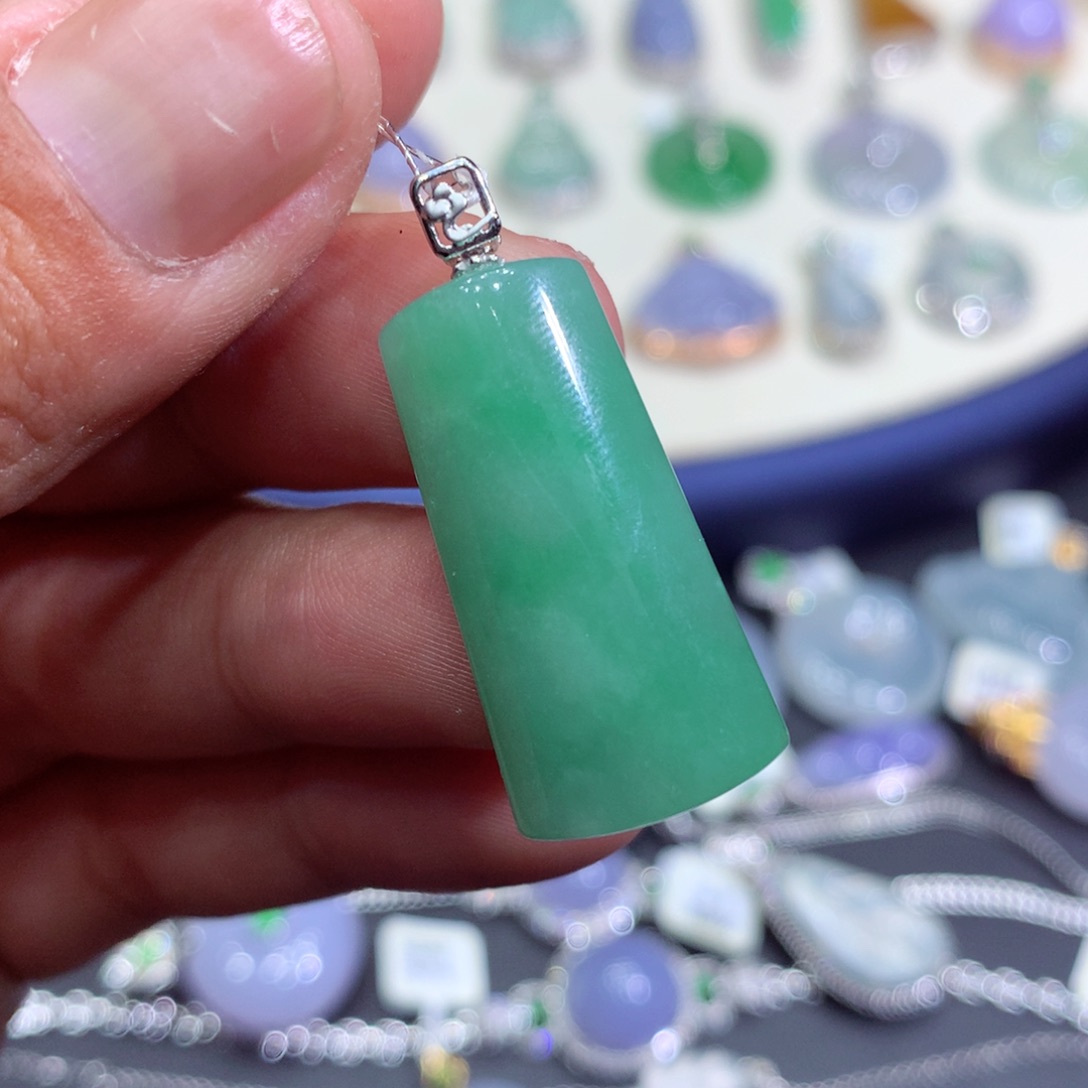 翡翠吊坠(赠链)18K金镶嵌