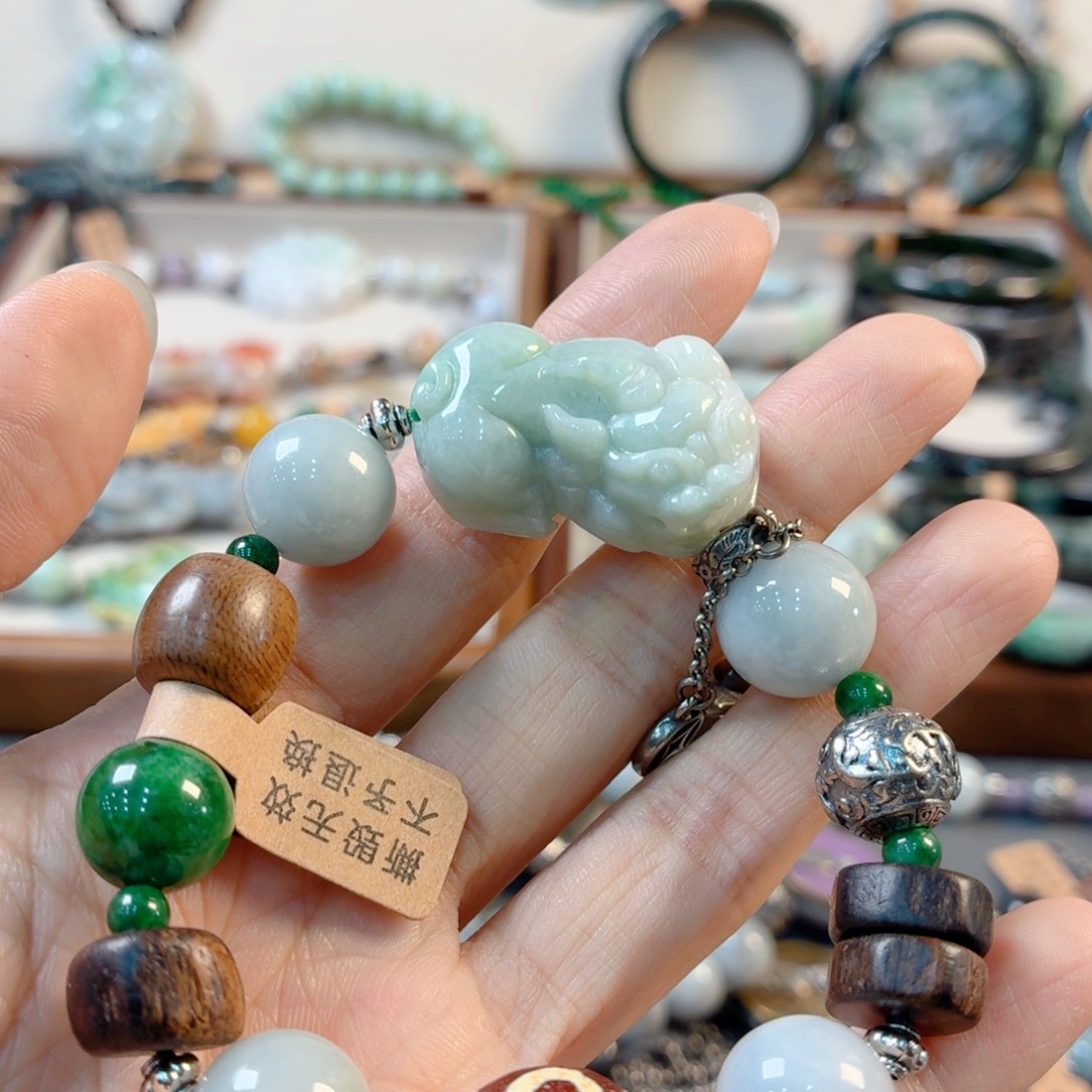开***心翡翠未镶嵌颈饰手串