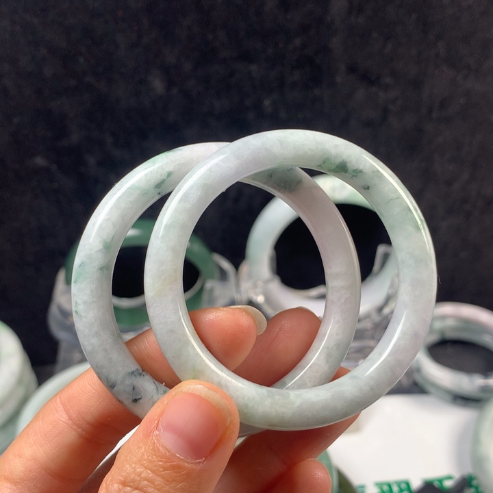 翡翠未镶嵌手镯24号。 45-46圈