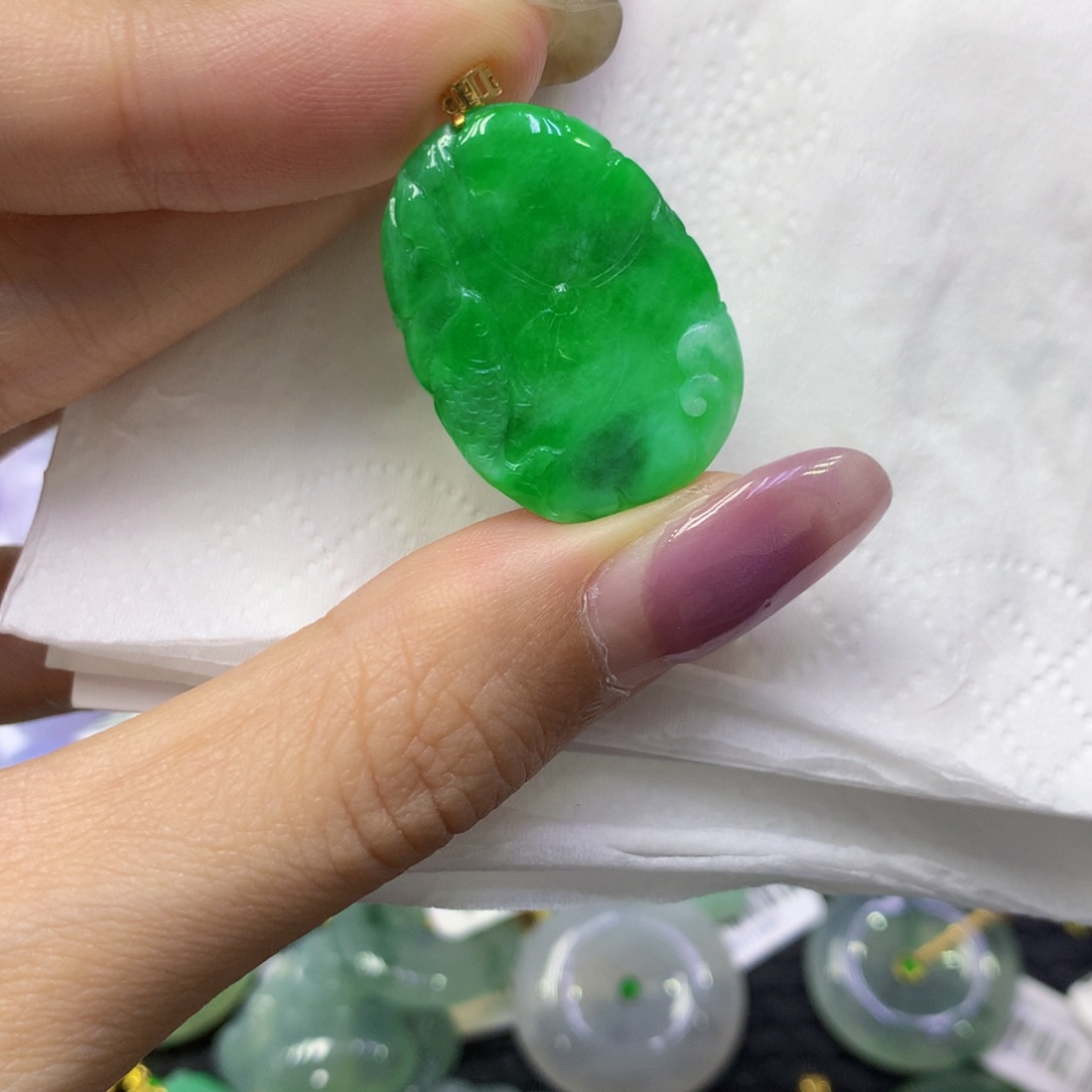 翡翠18K金镶嵌颈饰