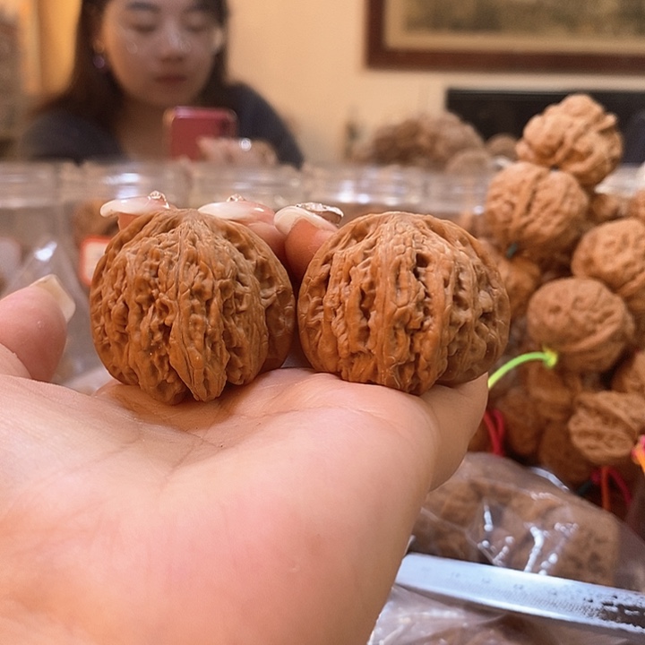 文玩核桃吊坠38红宝石
