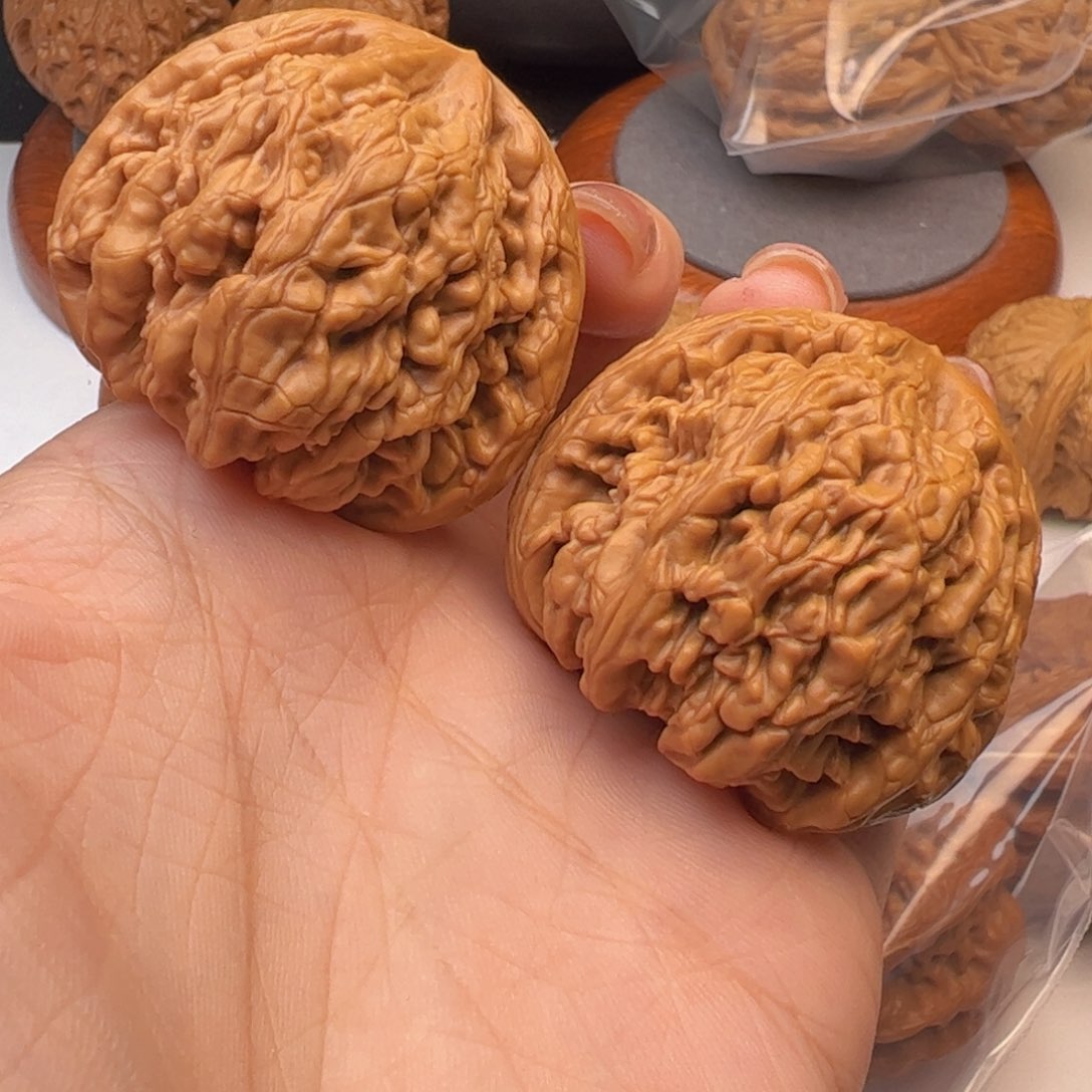 文玩核桃吊坠虎头王42