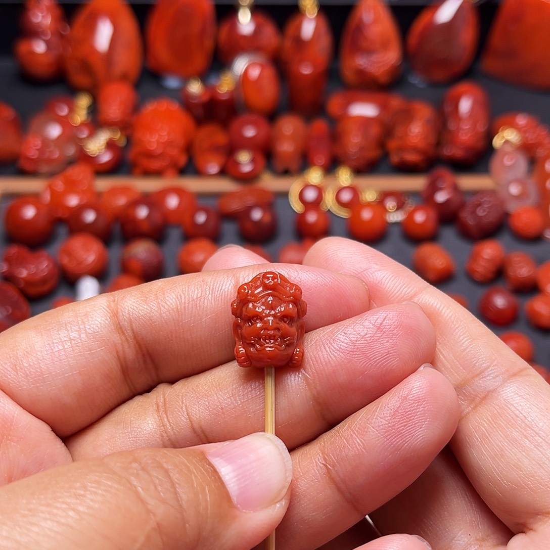 南红玛瑙未镶嵌配饰大黑天12.8mm