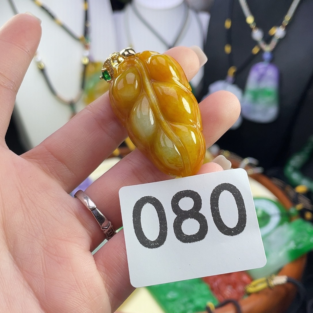 翡翠未镶嵌吊坠(赠链)