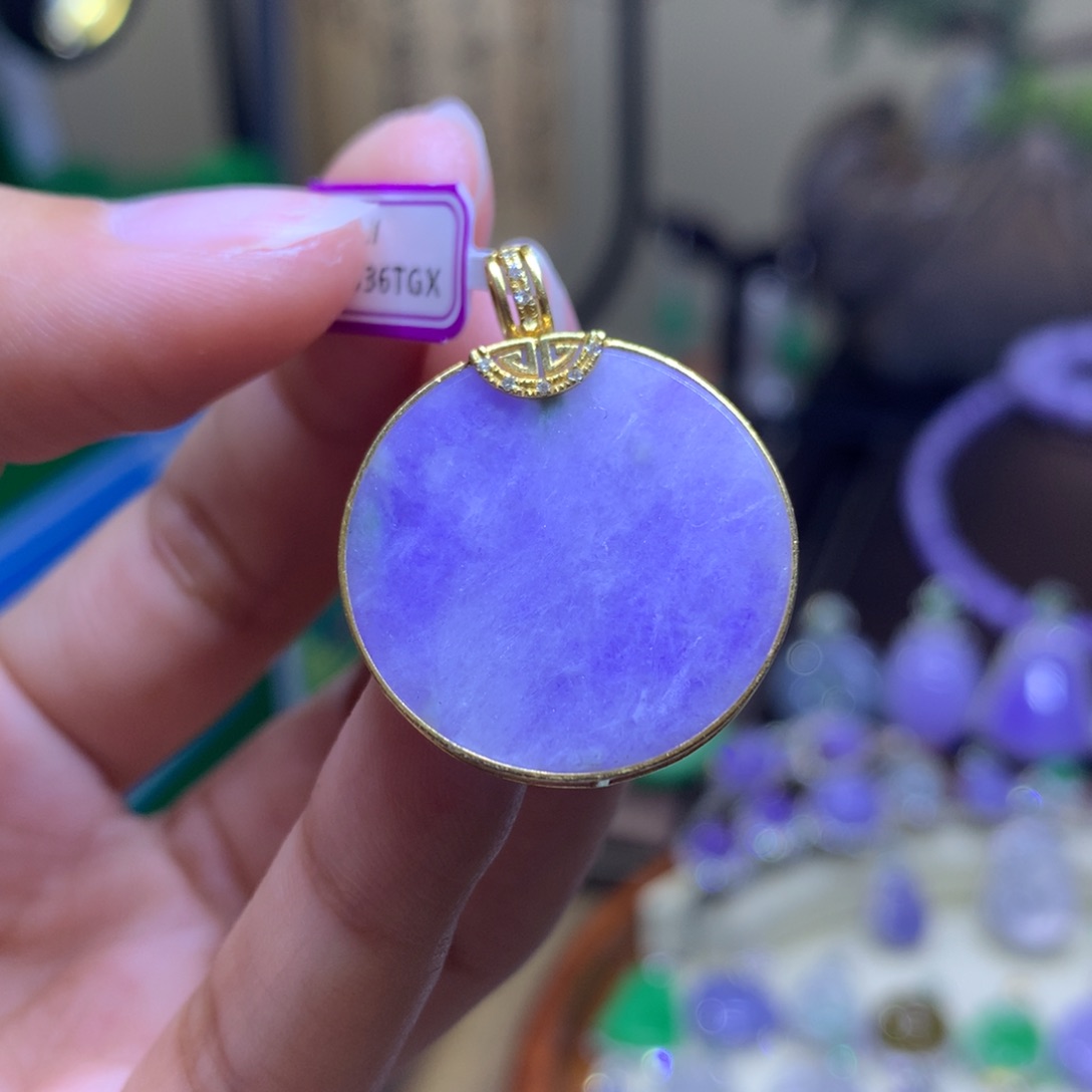 翡翠颈饰18K金镶嵌翡翠