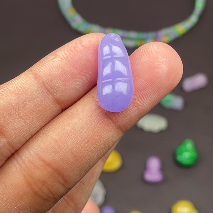 翡翠未镶嵌颈饰吊坠