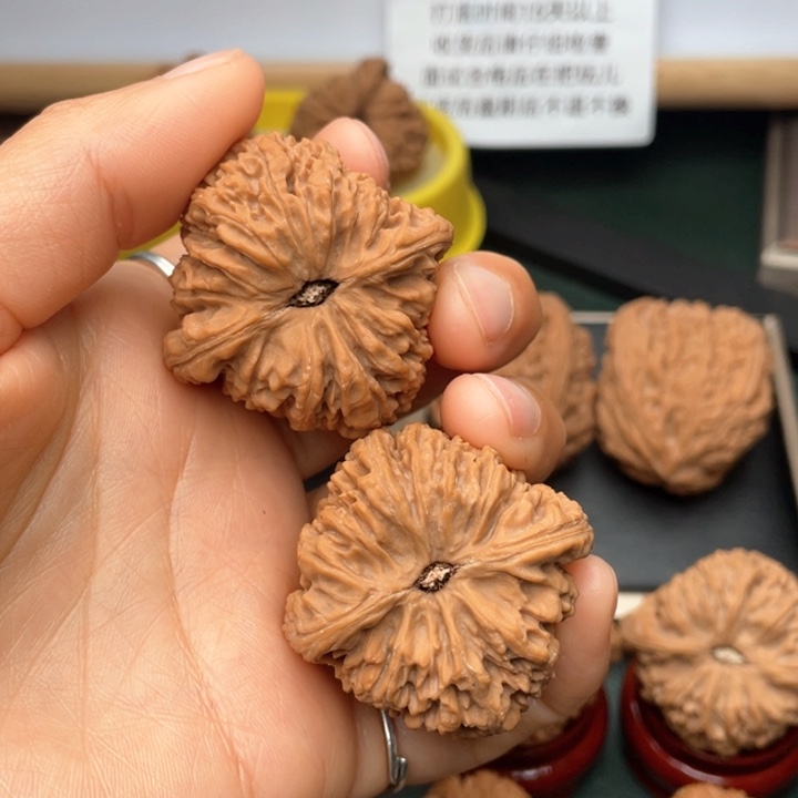 文玩核桃吊坠石*吨404043尺三角高炮板正克重贼足808