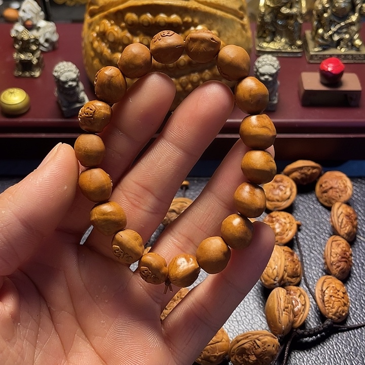 龙纹桃核雕刻瑕疵百福