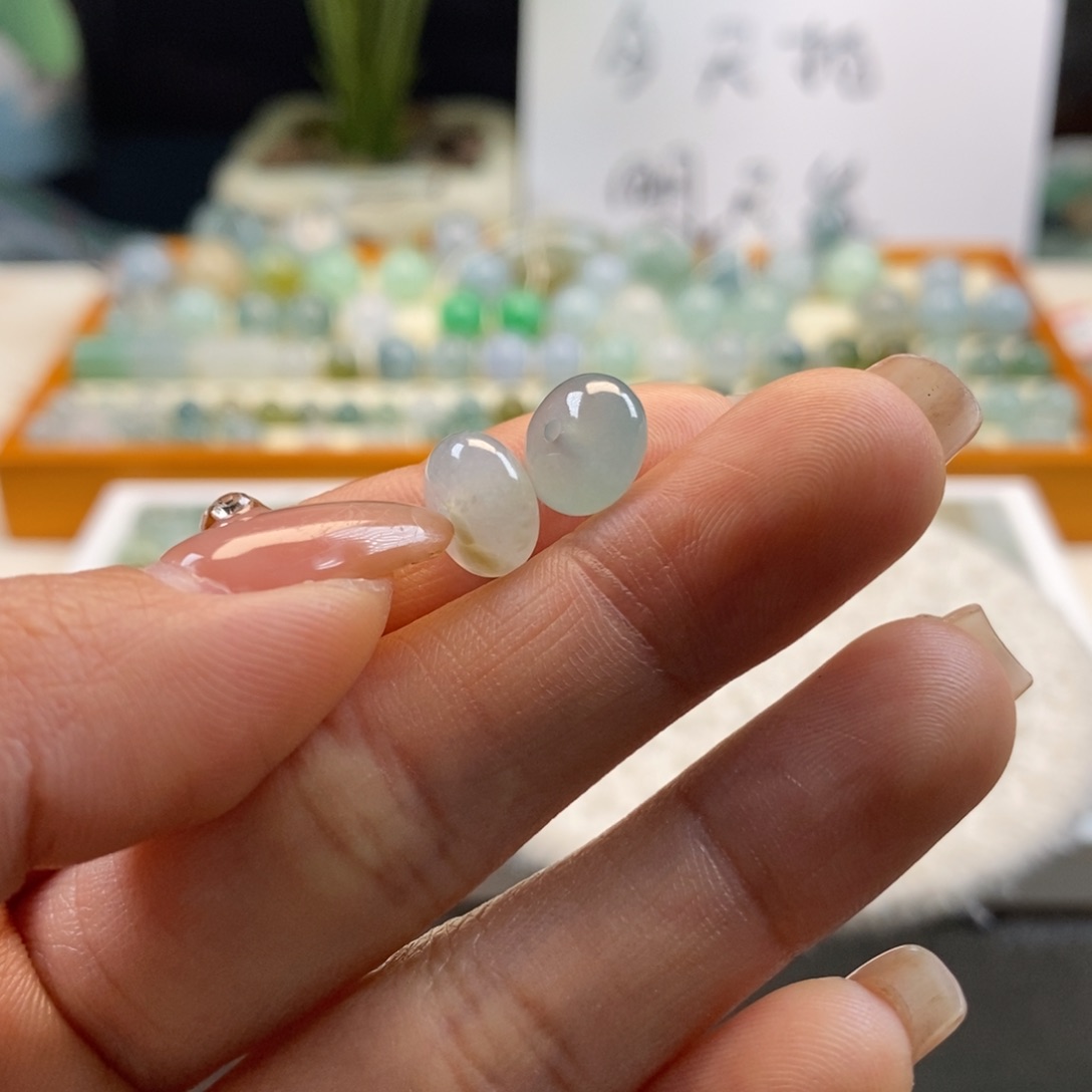 翡翠散珠@****?天然翡翠一对9+
