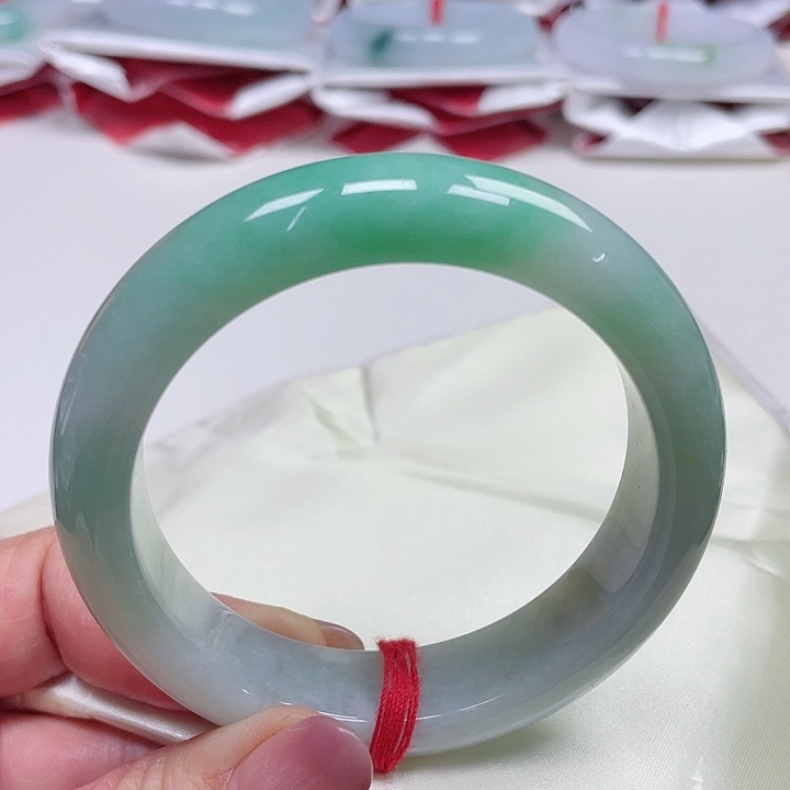 翡翠手镯未镶嵌缅甸翡翠