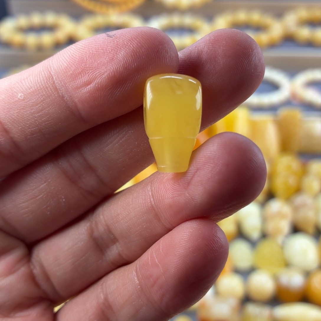 未镶嵌琥珀裸石三通厚11mm+