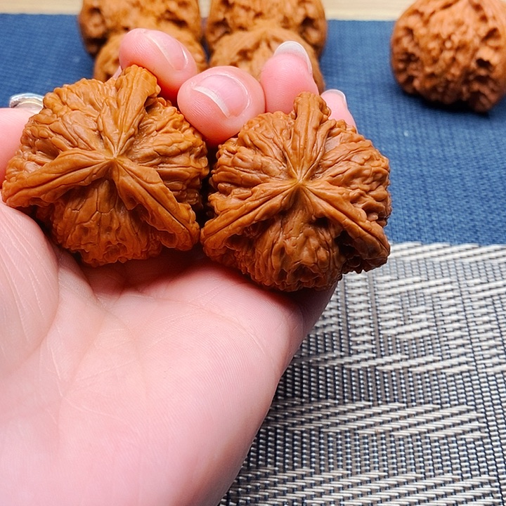 儀***阳文玩核桃吊坠三棱