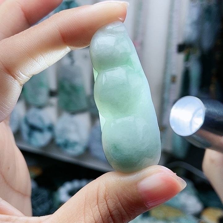 颈饰足铂镶嵌翡翠翡翠