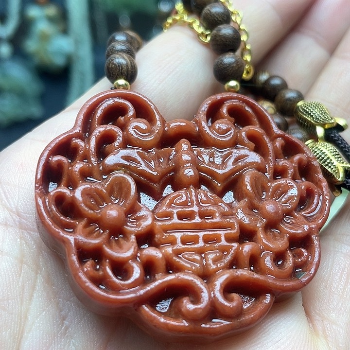 未镶嵌蛇纹石玉颈饰