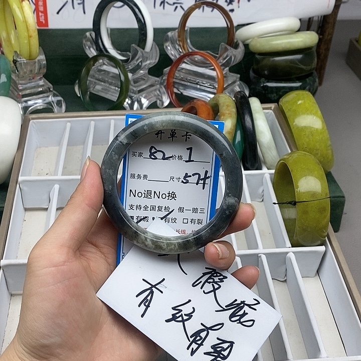 蛇纹石玉未镶嵌手镯