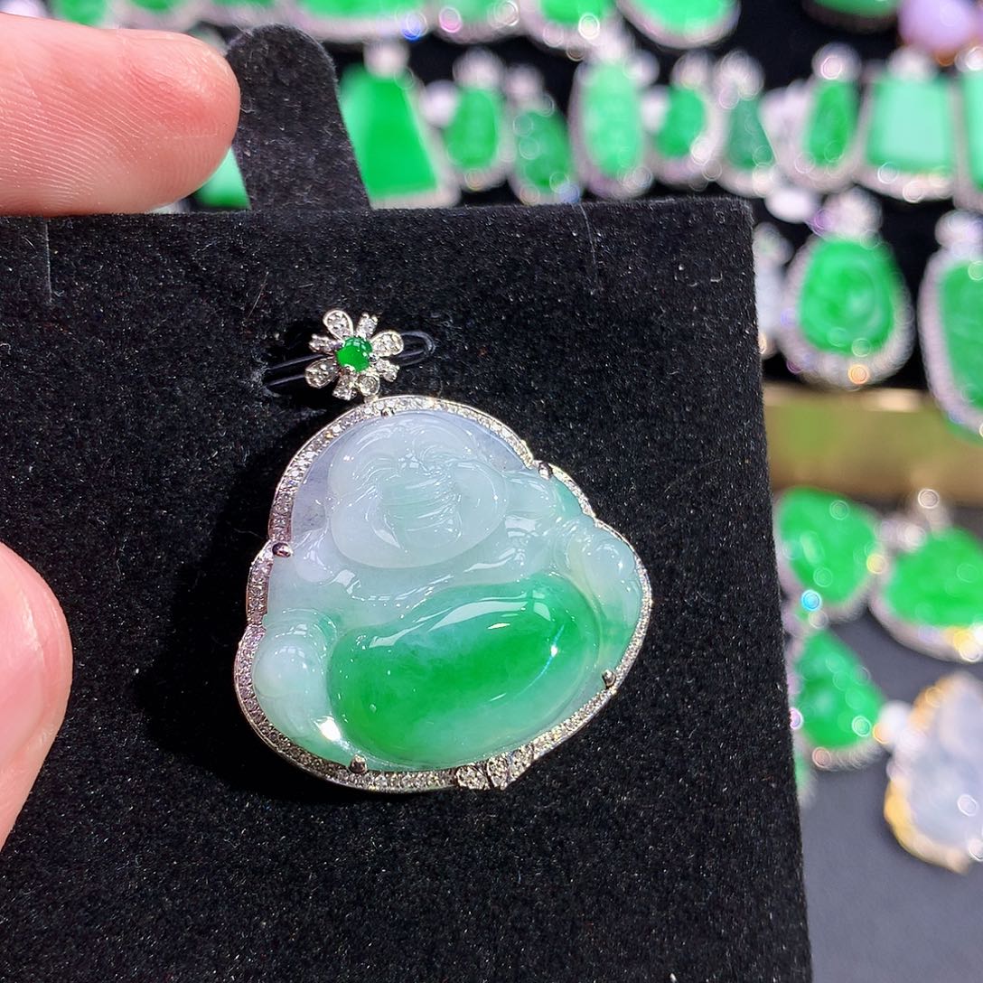 翡翠18K金镶嵌颈饰