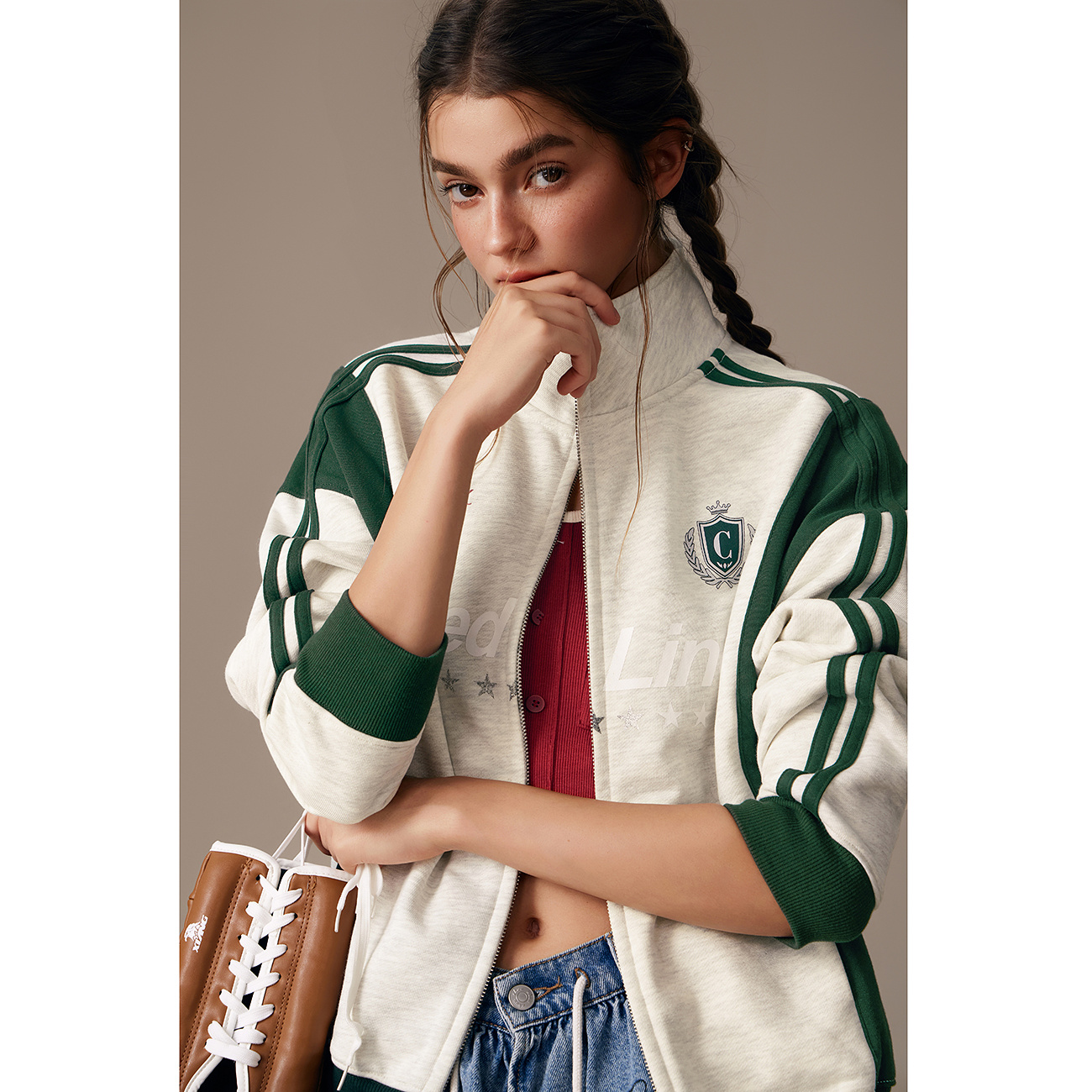 【47】CHUU撞色拼接字母印花立领运动风宽松长袖外套FHJI009V