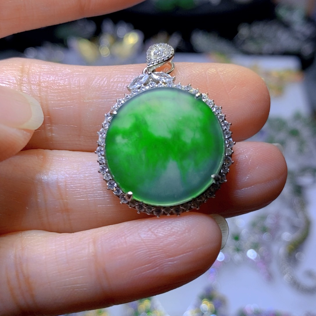 翡翠颈饰银S925镶嵌天然翡翠