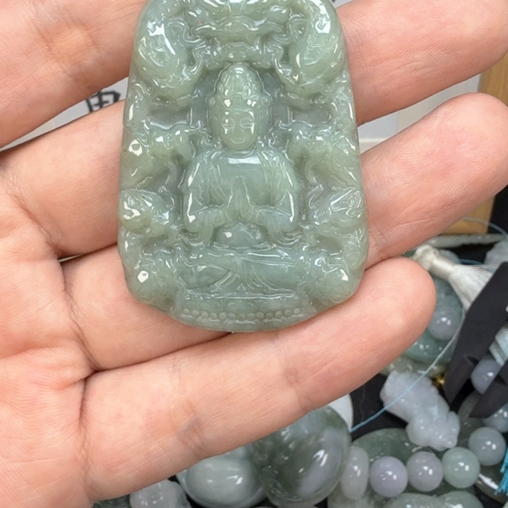 翡翠挂件未镶嵌翡翠