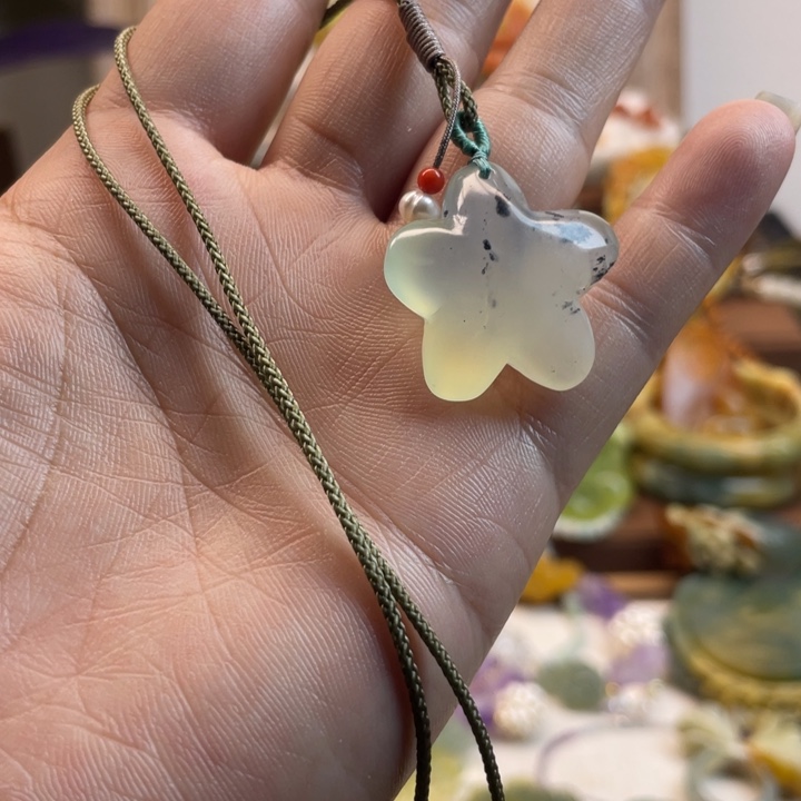 蛇纹石玉未镶嵌吊坠