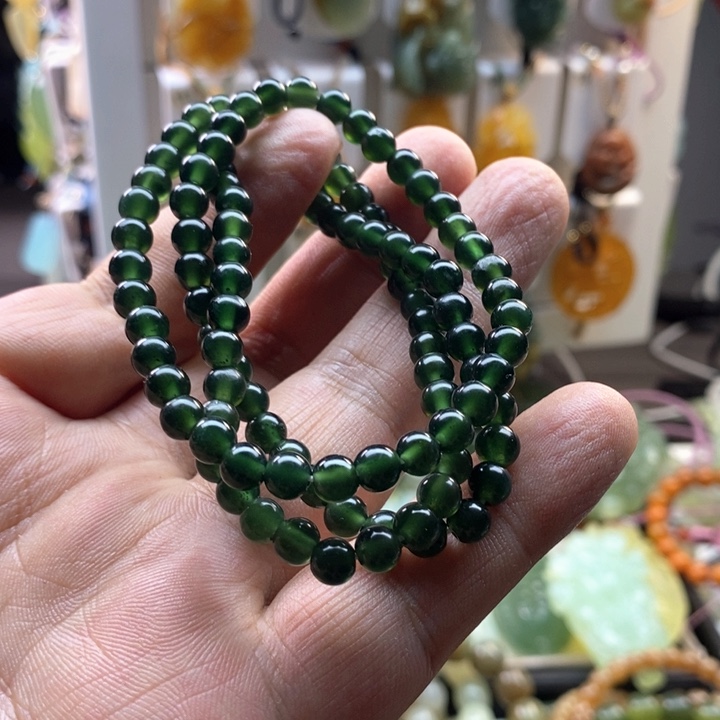 未镶嵌蛇纹石玉颈饰