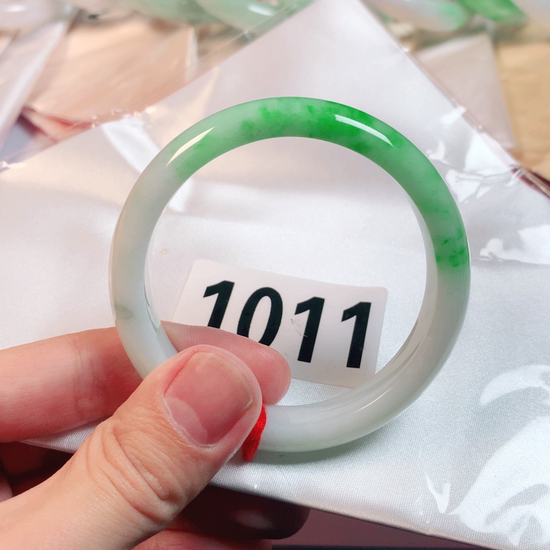 翡翠手镯未镶嵌好***伴翡翠手镯1011