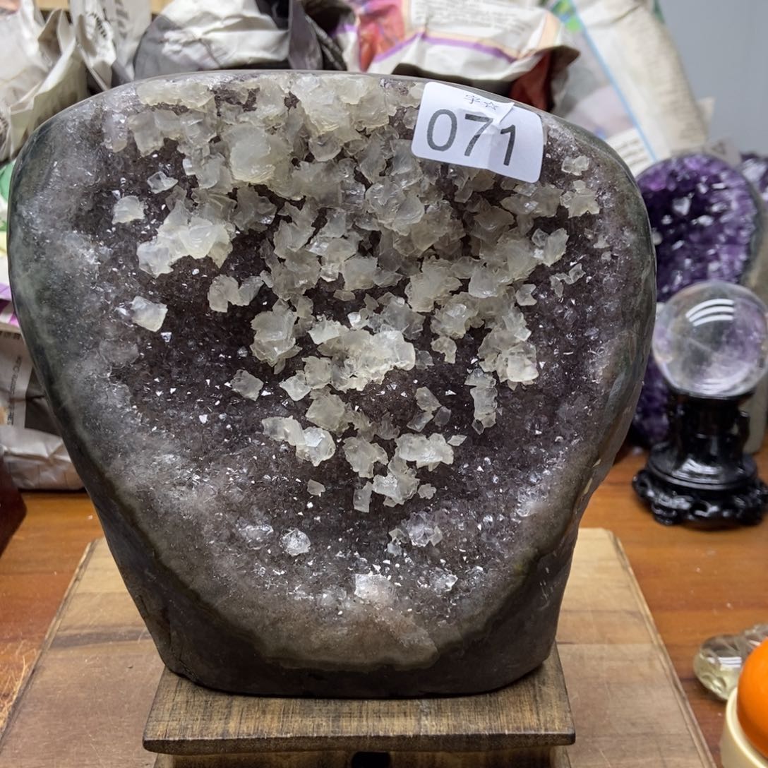 紫晶天然水晶摆件未镶嵌