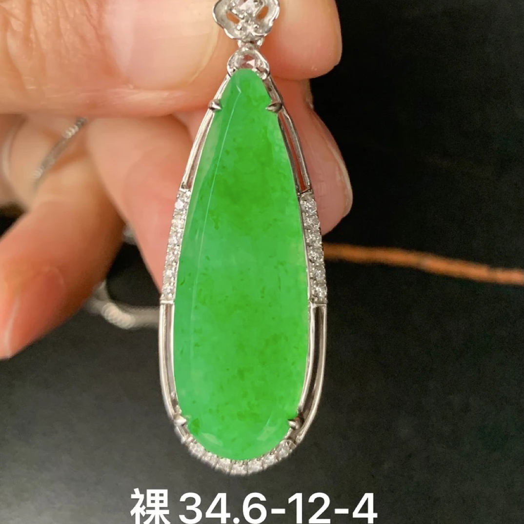 高冰绿色水滴天然翡翠吊坠镶嵌精致女生配饰小众珠宝高级感玉石