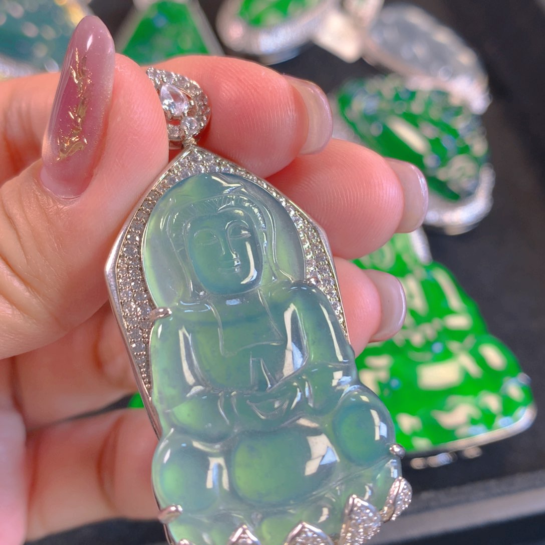 翡翠颈饰未镶嵌翡翠