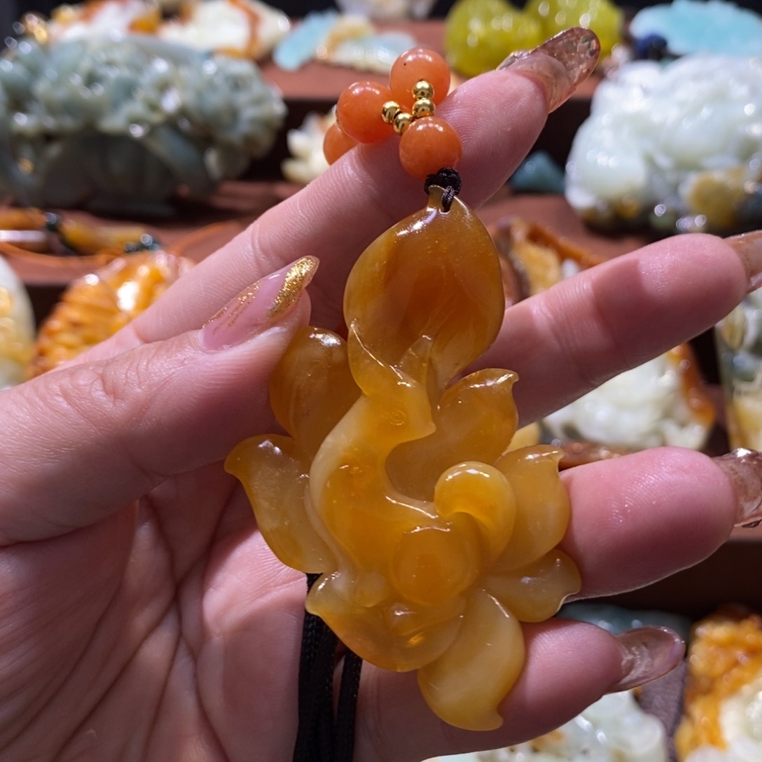 蛇纹石玉颈饰未镶嵌