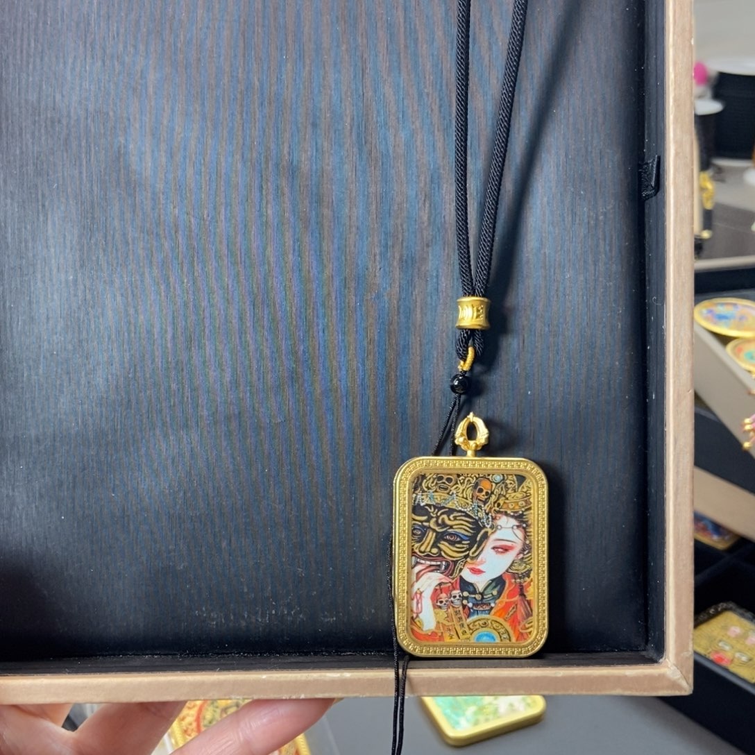 吊坠美丽的唐卡在这里结缘